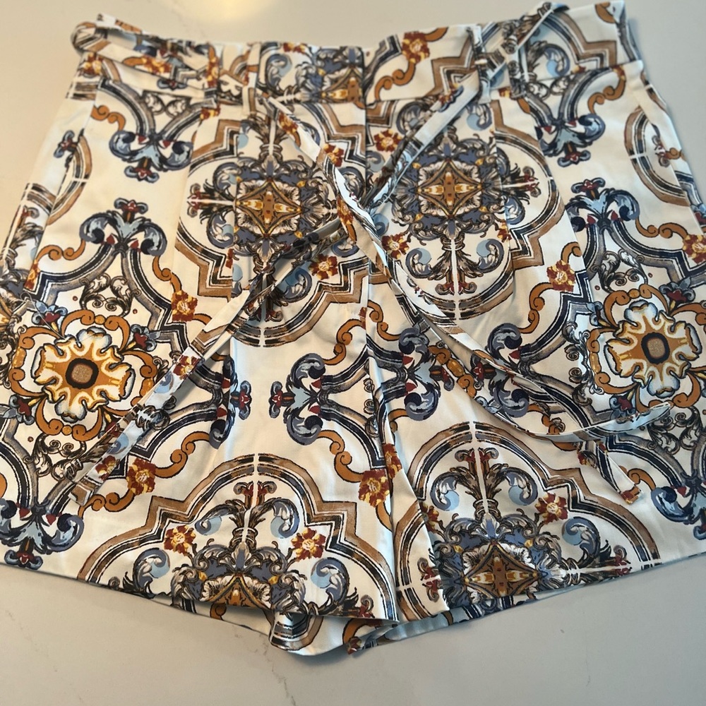 White House Black Market 5 inch shorts